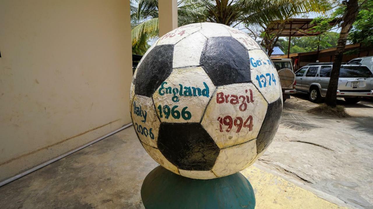 The Family Kingdom Resort Freetown Bagian luar foto